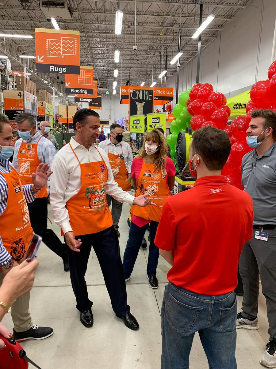 CindySan_D9's tweet photo. D9 had a #GREAT time #Engaging with #FL Representative Rommel while walking 6348 #HDSTOREWALKS The #Connection &amp; discussions shared were #Inspiring for HD and our Government Relations. Thank you Representative Rommel &amp; S. Naples for the #Experience https://t.co/isliuywZCw