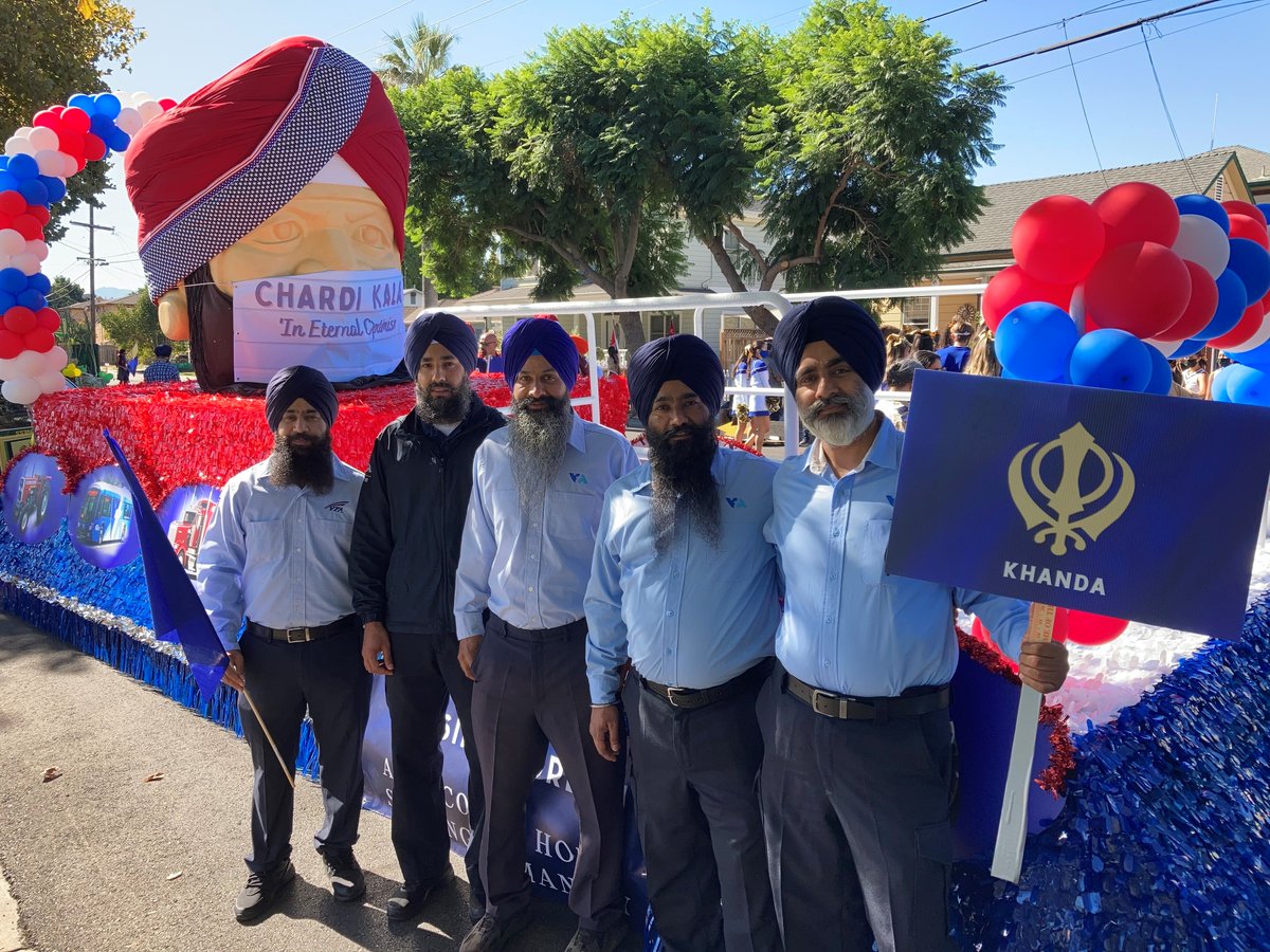 VTA's tweet photo. Five VTA Bus Operators recently participated in the Santa Clara Parade of Champions celebrating frontline heroes. These employees joined a float organized by the Sikh community of San Jose.

Among them was Samarpal Singh. 

We are proud to share his story: https://t.co/muwcONYrCm https://t.co/uRkbgCxjyo
