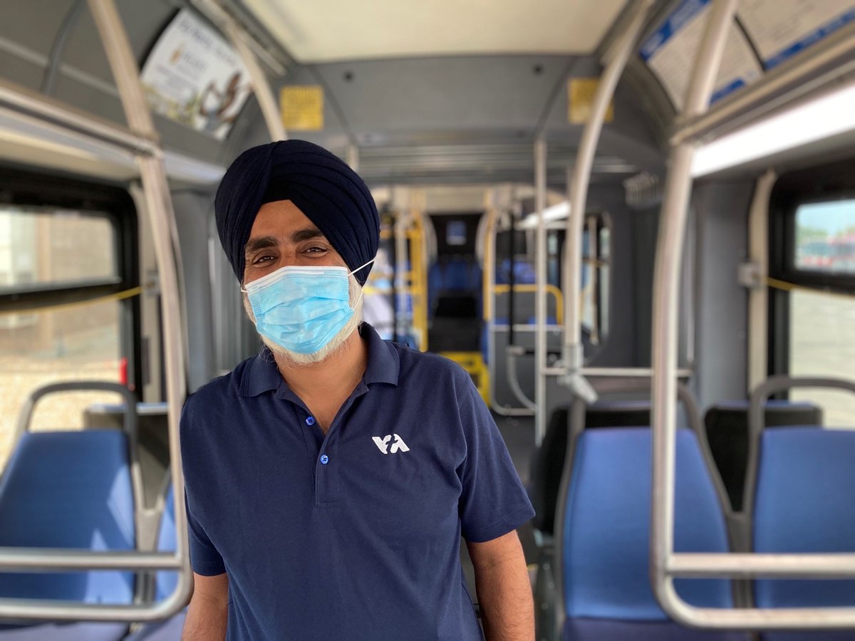 VTA's tweet photo. Five VTA Bus Operators recently participated in the Santa Clara Parade of Champions celebrating frontline heroes. These employees joined a float organized by the Sikh community of San Jose.

Among them was Samarpal Singh. 

We are proud to share his story: https://t.co/muwcONYrCm https://t.co/uRkbgCxjyo