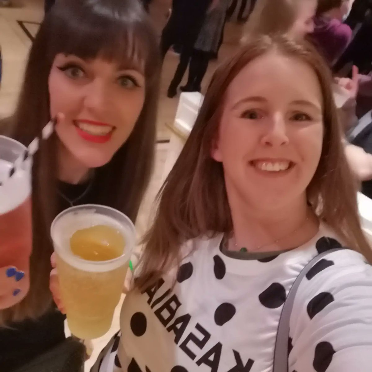 alicia_h1905's tweet photo. What a night!! @KasabianHQ you never bloody disappoint!
Bring on the next one!
@THE_SLPofficial
@IanMatthewsDrum
#getloose #kindgforaday #timcarter #chrisedwards https://t.co/t3ru8ENSVN