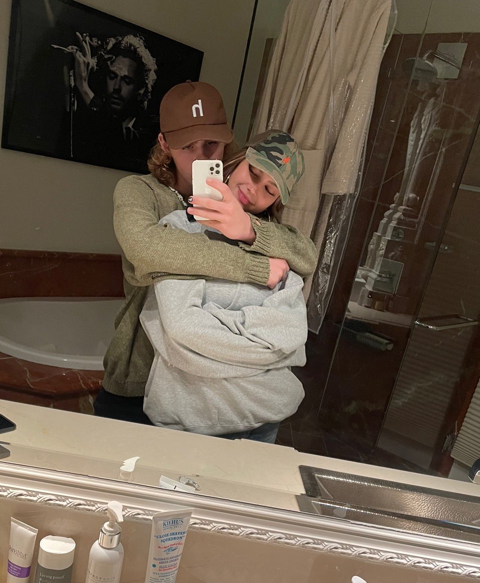 thekidlaroi's tweet photo. 💘 https://t.co/NKmGSW3xyy