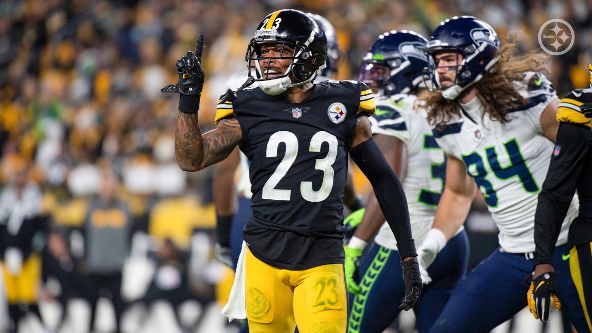 Teresa_Varley's tweet photo. 'He is a leader of men. He does everything the right way. I just love Coach Tomlin and everything he stands for.' - @joehaden23  

📝: https://t.co/2Kv446eYeG https://t.co/EGrnl5N72m
