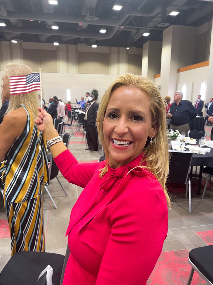 LeslieRutledge's tweet photo. Wonderful evening with Union Co. GOP at their Reagan-Rockefeller Dinner last night! Love seeing support from all parts of our great state! #MakeArkansasFirst https://t.co/Wrw6TNsV3l