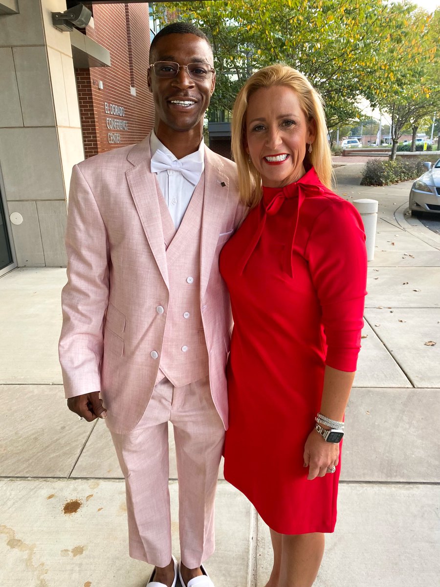 LeslieRutledge's tweet photo. Wonderful evening with Union Co. GOP at their Reagan-Rockefeller Dinner last night! Love seeing support from all parts of our great state! #MakeArkansasFirst https://t.co/Wrw6TNsV3l