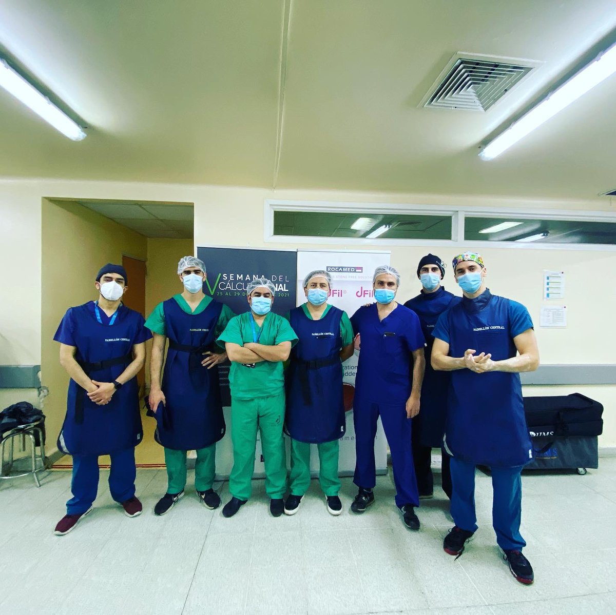 sulusanjose's tweet photo. Hoy con mucha alegría recibimos la visita de nuestros amigos del Hospital Parroquial @natxo73 @cmordin75 realizamos #PCNL en supino como técnica 0-90 y pudimos compartir muchas experiencias. Agradecemos su vista en esta 3era Jornada https://t.co/3Ji6XjMw9X