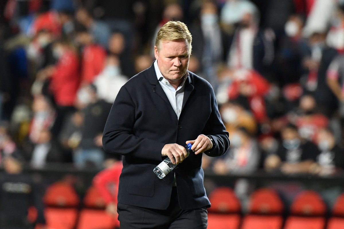 FootieUpdatess's tweet photo. OFFICIAL. Ronald Koeman has been sacked. Barcelona are already looking for a new manager.  #FCB #KoemanOut 
#KOEMAN https://t.co/6soMhpUgtm