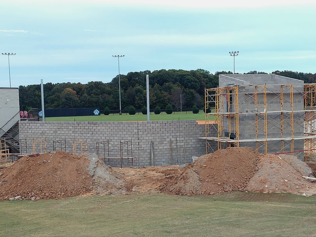 USJBaseball's tweet photo. Overton Stadium coming along!! #usjbaseball #lucky https://t.co/i0D4fz3tjh