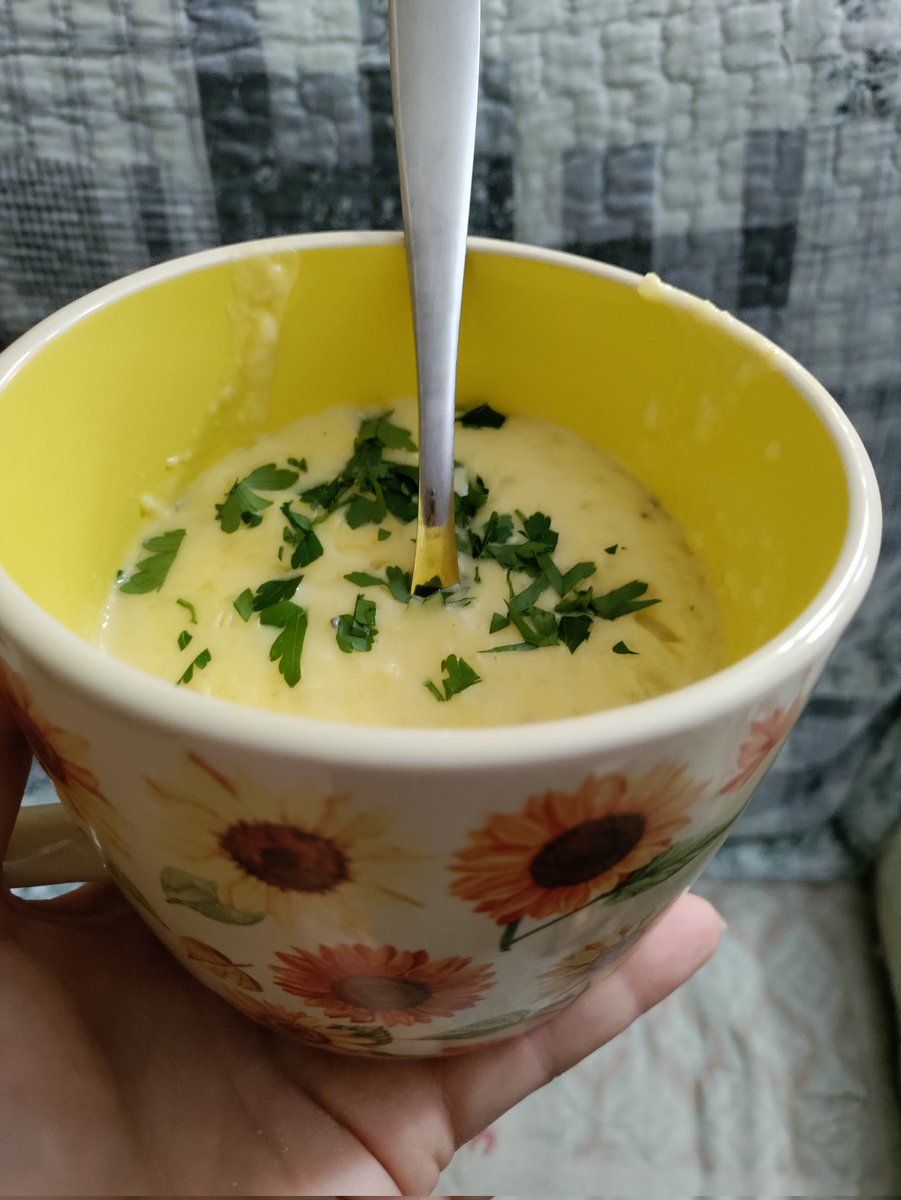 KC23545178's tweet photo. Cool weather Wednesdays mean homemade soup..Even better when there's still parsley growing. #potato #soup #sunflowermug https://t.co/CKd9Yb289I