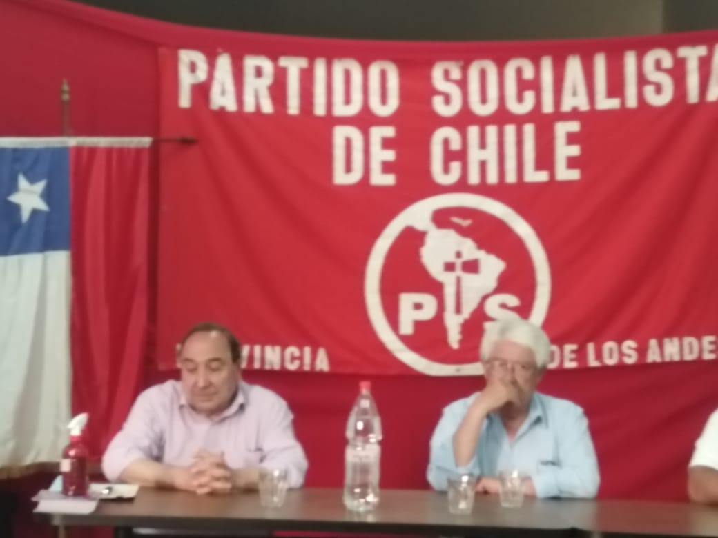 LucianoValleA's tweet photo. Ahora en reunión con l@s compañer@s @PSChile de la provincia de #LosAndes
Concordando acciones y temas de campaña a nivel local: la crisis hídrica, nueva region, un nuevo sistema de pensiones, la refundación de Carabineros, entre otros temas abordados
#PuebloSocialista
#TengoFe https://t.co/sVkYs7v1Jp