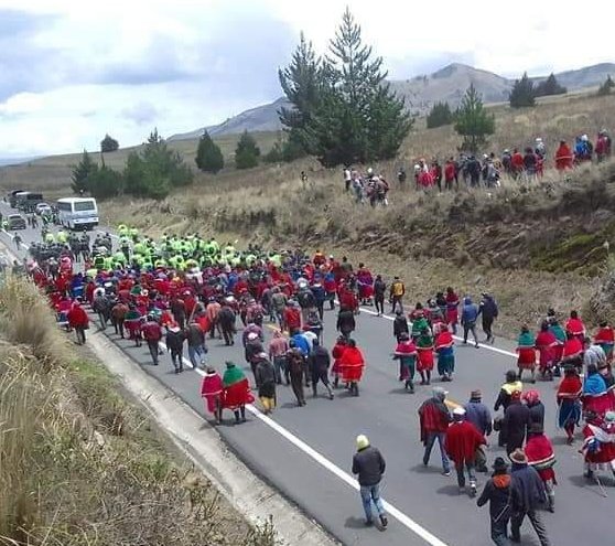 NayraPacha's tweet photo. La memoria cuenta que: Patrón en hacienda, con atzial en mano pegando hasta partir espalda, decía: trabajen indios vagos, pa regalar puñado d granos que nosotros mismos cultivamos

Así se legitimó la explotación al indio. Cuando reclamamos, trabajen indios vagos nos dicen

#27Oct https://t.co/XS9Q3oF2Z5