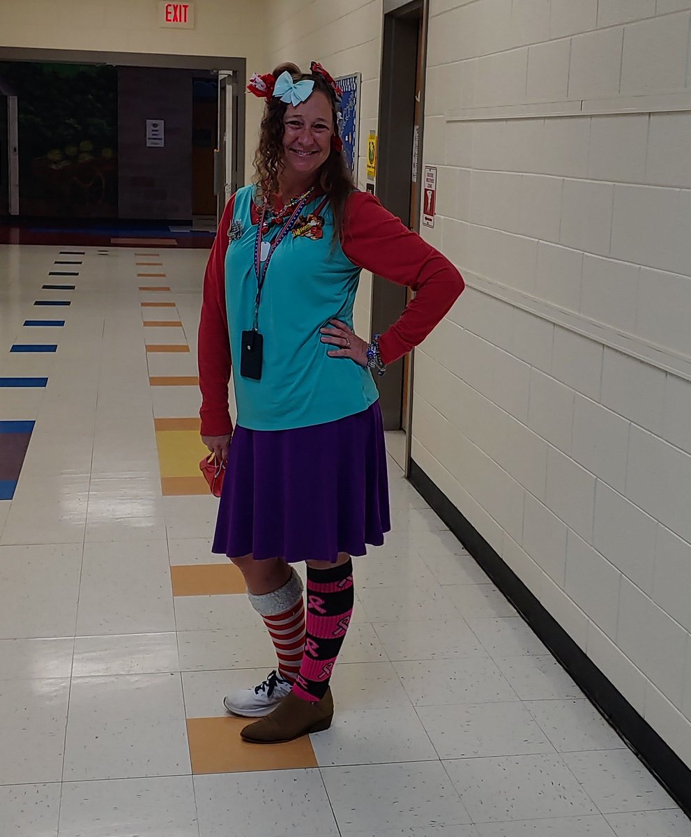 amywhite3rd's tweet photo. I think this needs to be documented!  I believe it's my best one yet!  #19thRedRibbonWeek #WackyWednesday @OldPointeElem @RockHillSchools https://t.co/Yru3SD3lCd