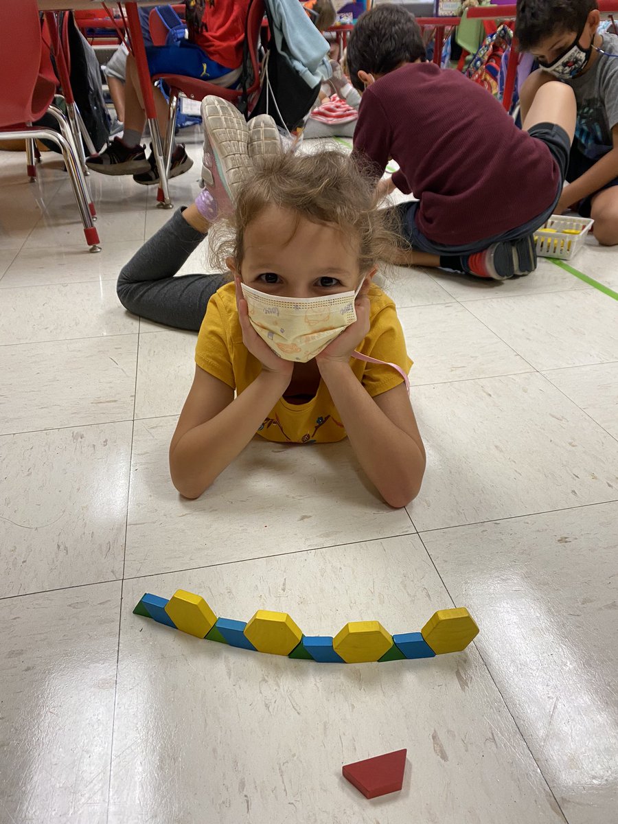 CaroleWidmayer's tweet photo. We had so much fun building pattern walls! https://t.co/RJImqqe0H3