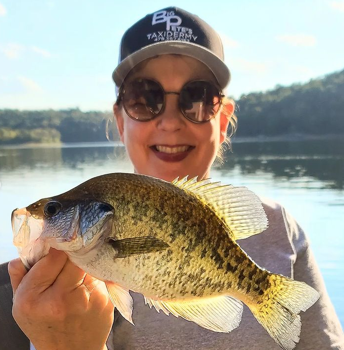 CrappieNow's tweet photo. Payton Ursey and his momma went crappie fishing a few weeks ago! She put her B’n’M Bucks Graphite jig pole to work and brought in her limit!
@BnMPoles #bnmpoles #crappiefishing #familyfishingtrip #crappielimits #catchinglimits https://t.co/K1R5QBiZPj
