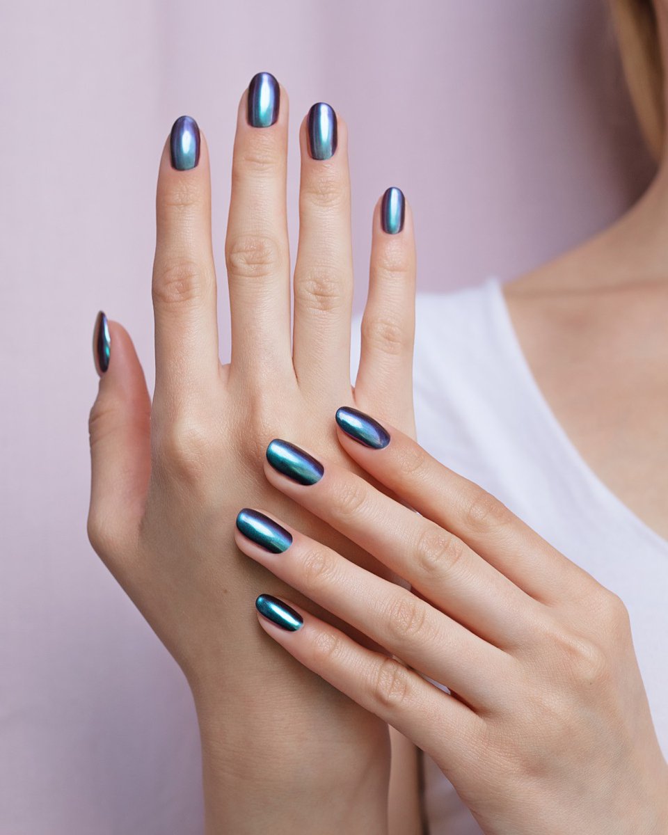 redcarpetmani's tweet photo. Stand out in a crowd using Insta Chrome on your nails! You can't miss that shine from a mile away ✨ Shade featured: Violet Chameleon

Shop now https://t.co/PCq5HU1dGb

#RedCarpetManicure #RCMNails #RCMBabes #RCMBabe #RCMChromePen #InstaChromePen #HolographicNails #ChromeNails https://t.co/vRdw9J8Ke4