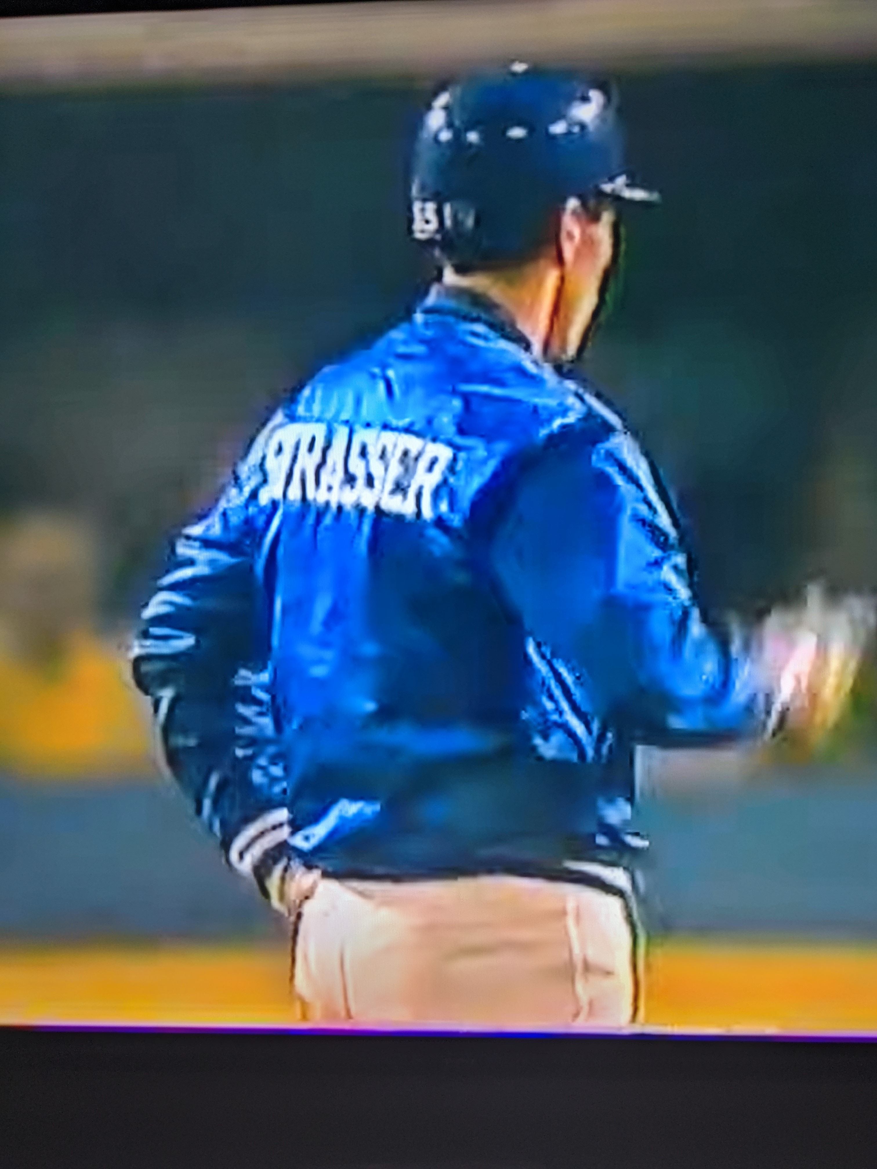 thepoisonpilson on Twitter: @UniWatch Game 2 of '88 World Series