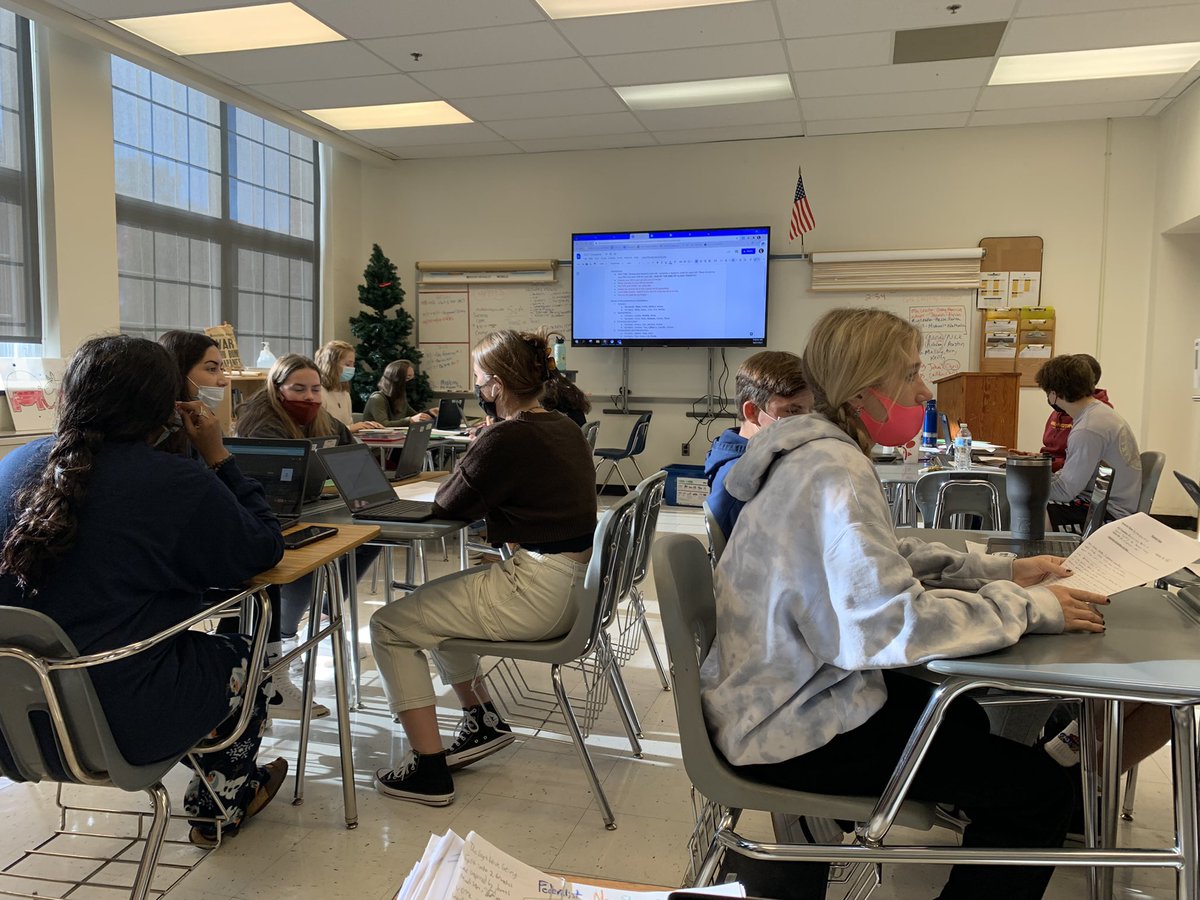 jameelfrobinson's tweet photo. Students are hard at work during #mockcongress. They have written their bills and debating the merits of these bills in committee. Ss are completely engaged! @lchs1954 https://t.co/3ukgfI5lcA