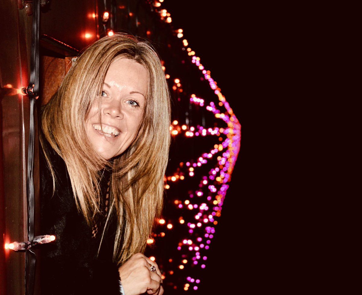 helenofwhitby's tweet photo. #lightspectacular #train #NorthYorkshire @nymr 
🤩🤩🤩🤩🤩🤩🤩🤩🤩🤩
Had a fab evening on train. Can defo recommend. It’s on for the rest of the week. More info here: https://t.co/zehiJg3HOG

#GoodNightTwitterWorld https://t.co/n29NhhfNEY