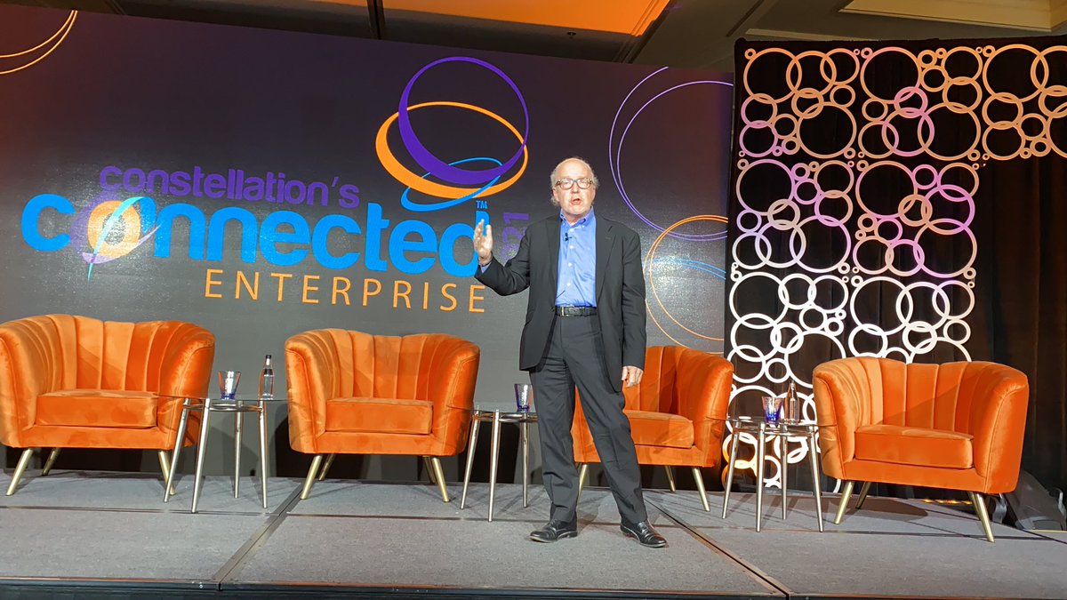 DHenschen's tweet image. John Hagel is keynoting at #CCE2021 taking about the “zoom-in (12-18 month), zoom-out (10-20 yr.) strategizing unique to innovative tech companies. Combo helps to overcome fear, which is limiting for the organization and keeps vision on meeting unmet needs of customers.