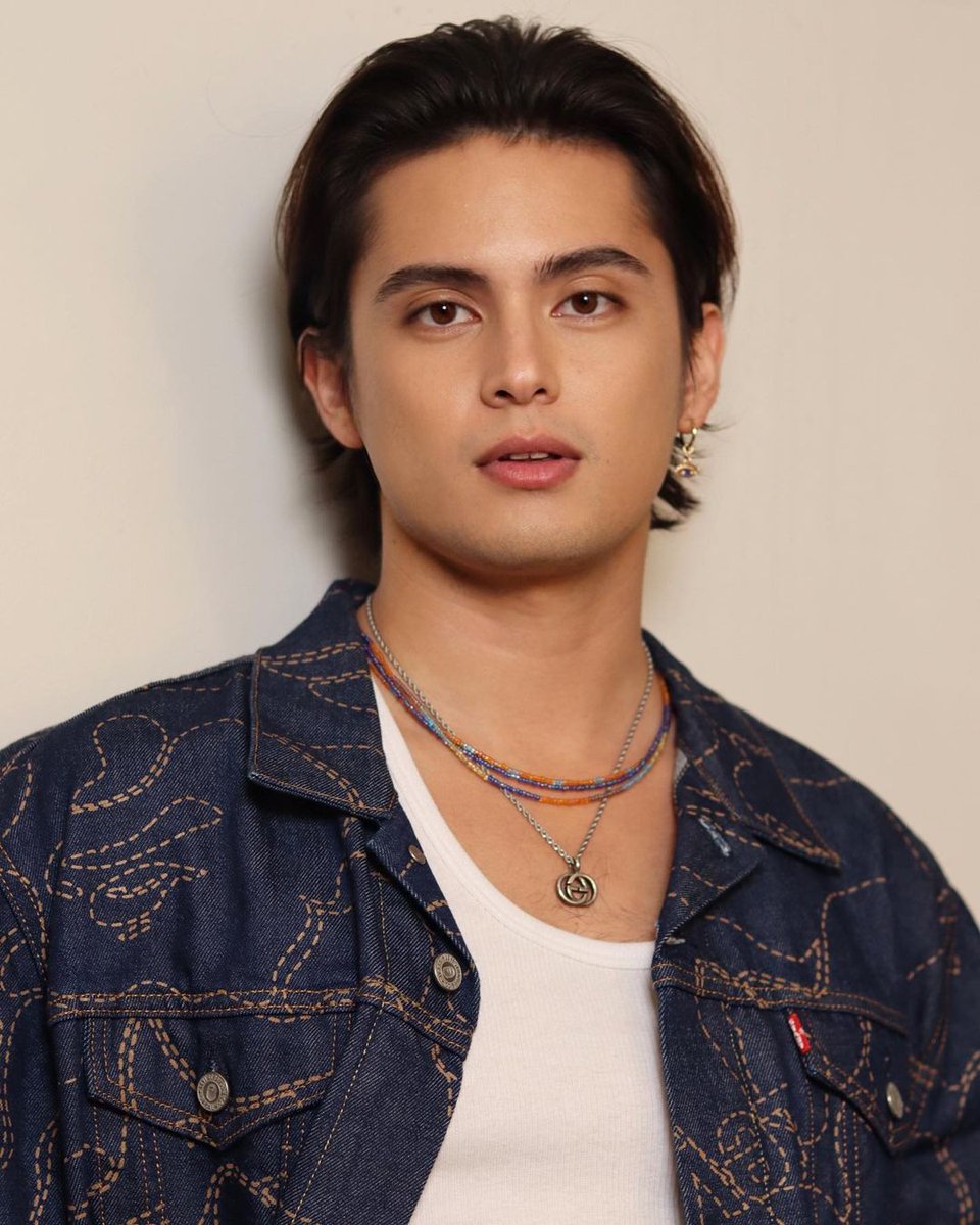 AltStarMagic's tweet photo. LOOK: JUSKO FAFA JAMES 🥵🥵🥵

Kapamilya actor-performer, @tellemjaye in his recent look for TV5's show, #PopPinoy 🔴💚💙

Pampainit na morning mga Kapamilya 💁🏼‍♀️ https://t.co/oVHfgSJ8F9
