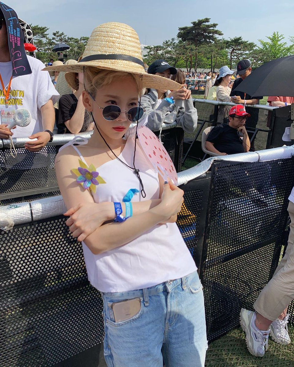 mylittleyun's tweet photo. "I want it I #GET7x𝐆ot𝐈t" diría Mariana Grande pero con un lil twist porque si se trata de presumir goodies, soy primera en la lista con este #GET7STREAM que me tiene ♡_♡ así con todo el álbum tanto que tuve que interrumpir mi programación festivalera del día para esto. https://t.co/Y57pT1QYBD