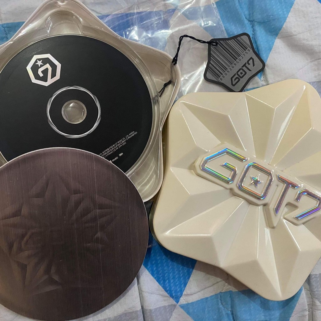 mylittleyun's tweet photo. "I want it I #GET7x𝐆ot𝐈t" diría Mariana Grande pero con un lil twist porque si se trata de presumir goodies, soy primera en la lista con este #GET7STREAM que me tiene ♡_♡ así con todo el álbum tanto que tuve que interrumpir mi programación festivalera del día para esto. https://t.co/Y57pT1QYBD