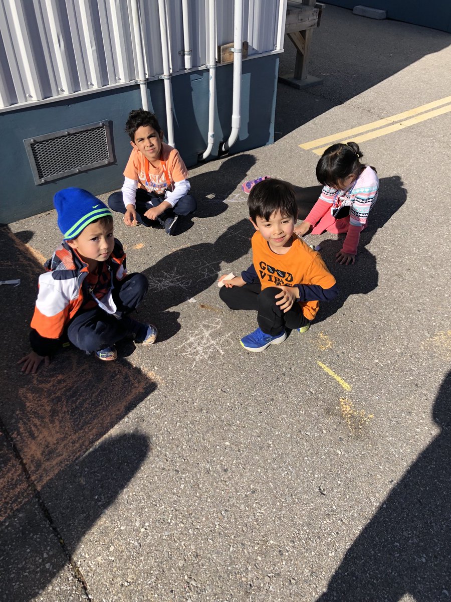 QofHOnes's tweet image. Outdooor fun in the beautiful sun today! #chalkrules ⁦@QHMilton⁩