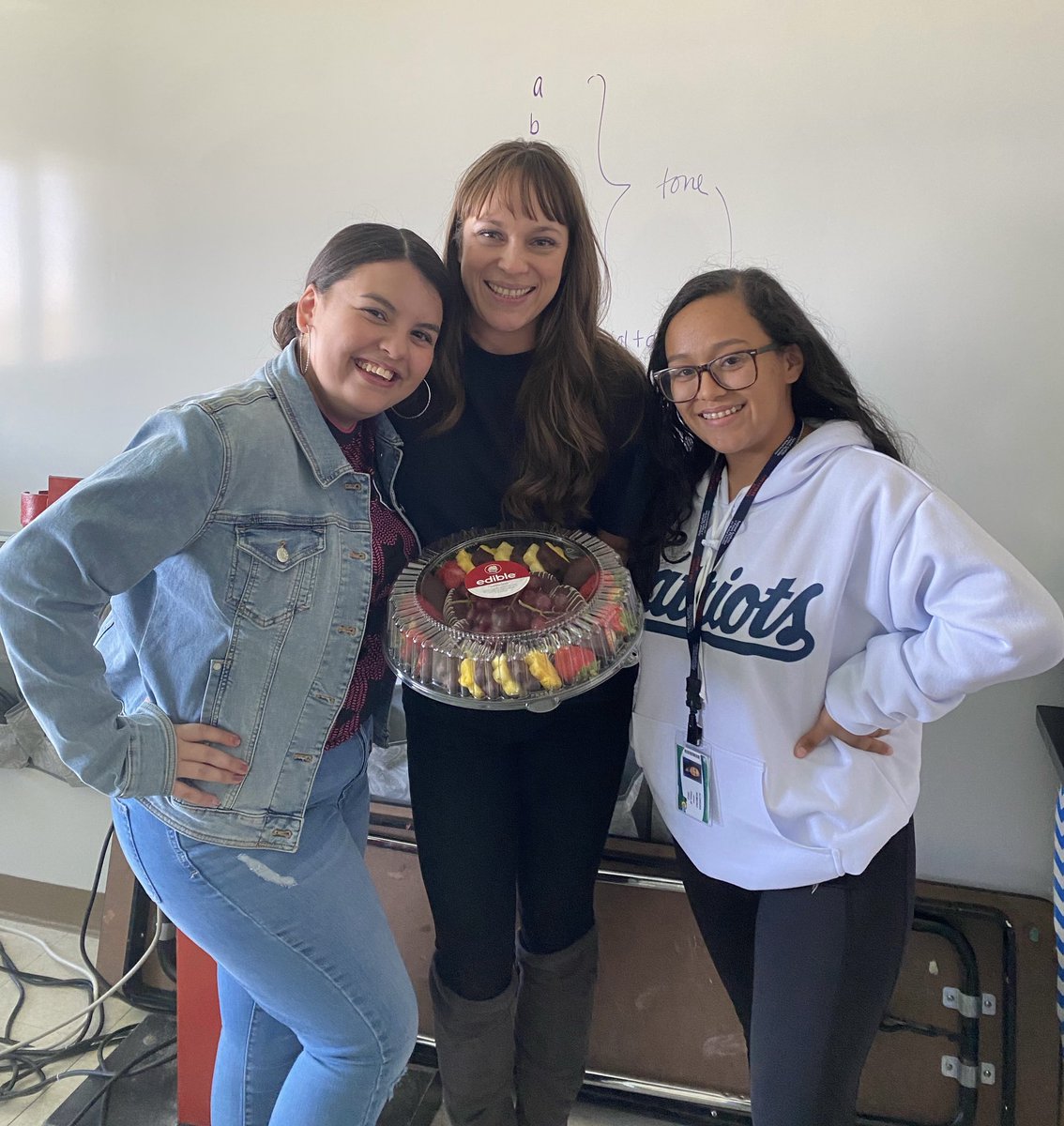 _MHSSTUCO's tweet photo. We have no doubt you will do great things on your next journey. Thank you for loving us 💚💙. #ClassSponsor @DGonzalez_MHS @AnaPlayer_MHS @2022_mhs @classof2023rams @Co2024Rams #WeBeforeMe https://t.co/krPvxPzQJd