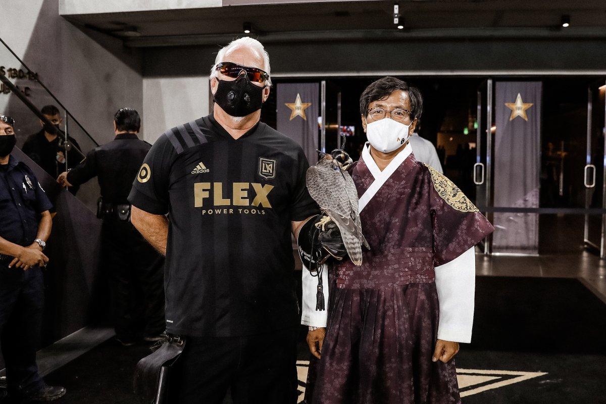 Thank you to last night's Honorary Falconer, <a href="/KCC_LA/">Korean Cultural Center in Los Angeles</a> Director Dr. Wijin Park!

#LAFC Falcon Flight is presented by <a href="/UOPX/">University of Phoenix</a>.