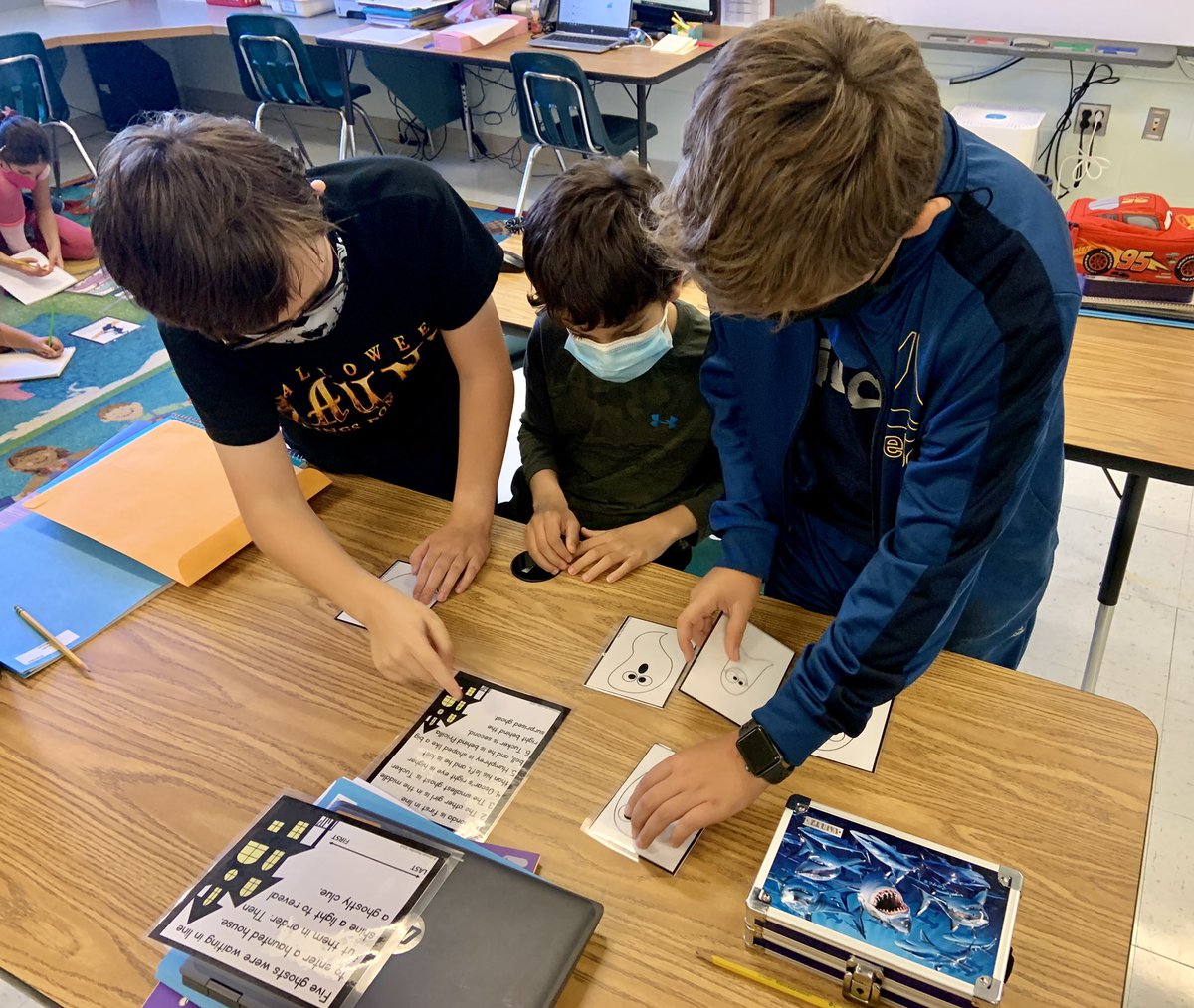 Mrs_Brazier's tweet photo. Fifth grade SIGNET opened all six locks with collaboration and critical thinking. They escaped the costume store just in time! ππ #lockboxchallenge @CPES_Cheetahs https://t.co/dfxnbdPHaM
