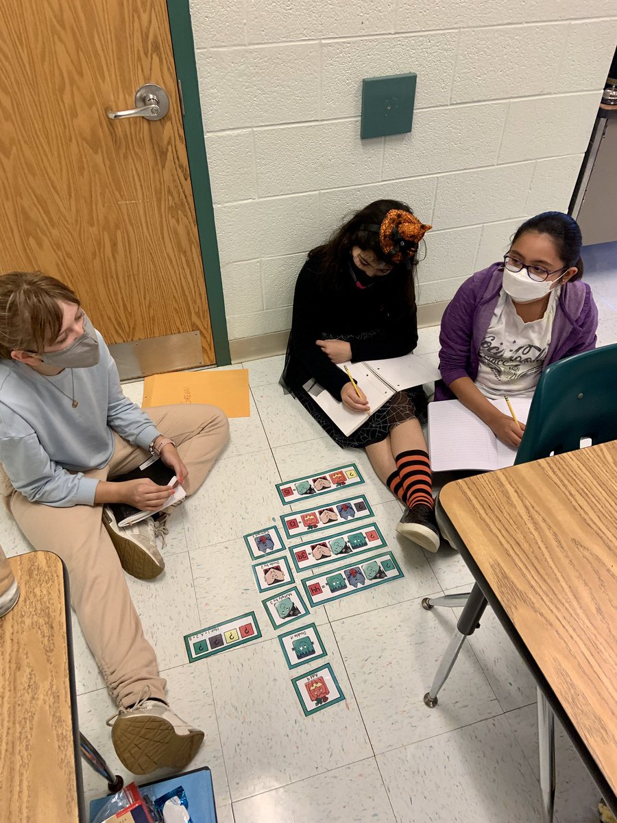 Mrs_Brazier's tweet photo. Fifth grade SIGNET opened all six locks with collaboration and critical thinking. They escaped the costume store just in time! ππ #lockboxchallenge @CPES_Cheetahs https://t.co/dfxnbdPHaM