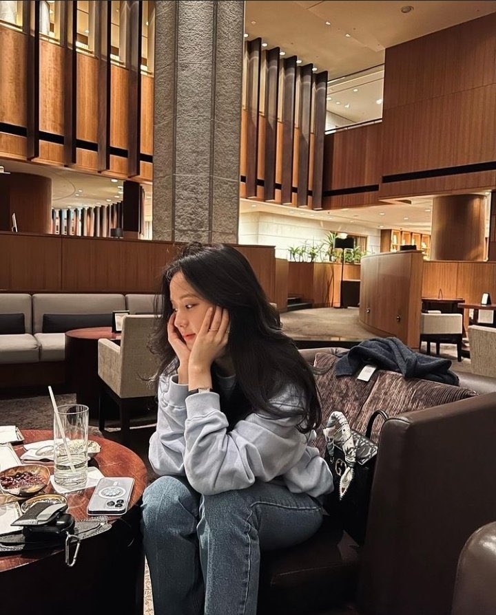BlackPi01664275's tweet photo. Envidia a ti? Envidia a la persona qué estaba cenando con Jisoo
#JISOO #jisooperfect #JISOOKIM @BLACKPINK https://t.co/ksFEh8V1GH