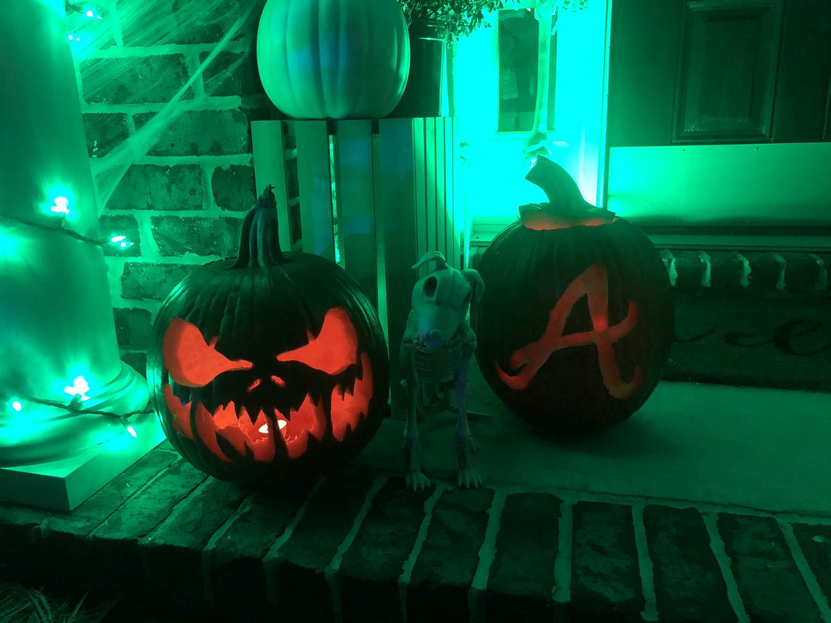 LeAnnChavis's tweet photo. Last night we hit a jack when I lit the pumpkins. On standby… #WorldSeries #BattleATL https://t.co/Al5G5DKyhR