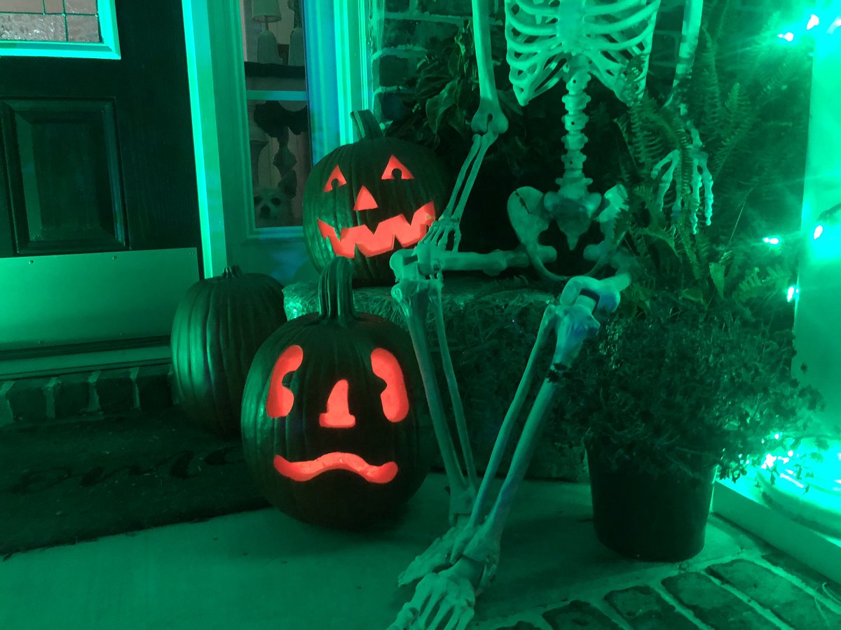 LeAnnChavis's tweet photo. Last night we hit a jack when I lit the pumpkins. On standby… #WorldSeries #BattleATL https://t.co/Al5G5DKyhR
