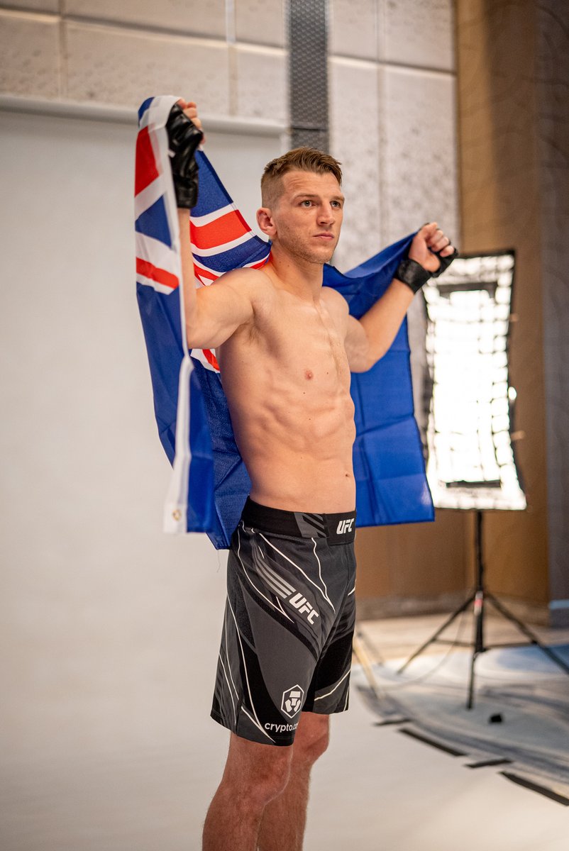 UFC_AUSNZ's tweet photo. The Hangman has arrived in Abu Dhabi! 🛬

🇳🇿 @DanTheHangman meets Makhachev this Sunday at #UFC267

#InAbuDhabi | @VisitAbuDhabi https://t.co/oa1TnglcUj