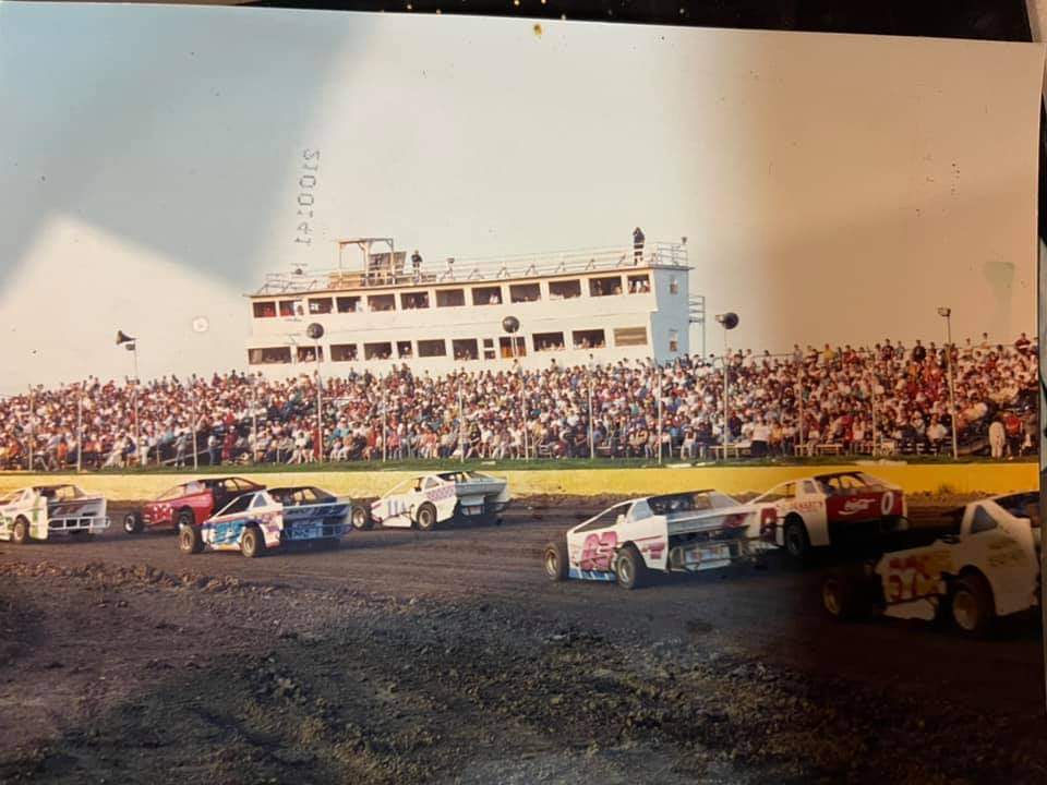 goggles_poizano's tweet photo. Someone posted, too good not to share.  Frogtown '93.  Great Crowd. https://t.co/KHPKc00tBy