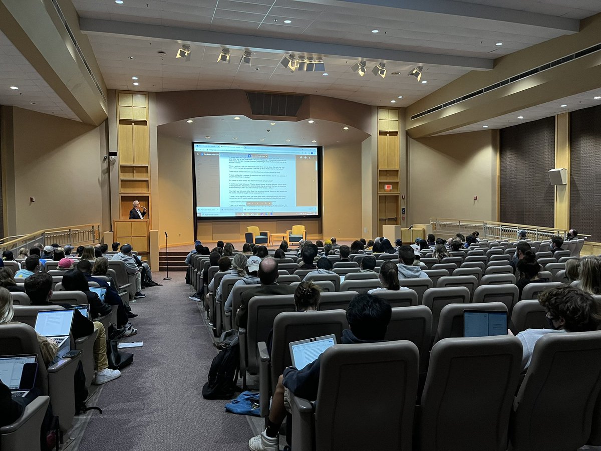 At the Freeman Auditorium in the #HubRobesonCenter on Penn State’s campus, Pulitzer Prize winner Jim Schaefer is giving a free public session to highlight the annual #FosterForeman2021 Conference of Distinguished Writers. #comm260