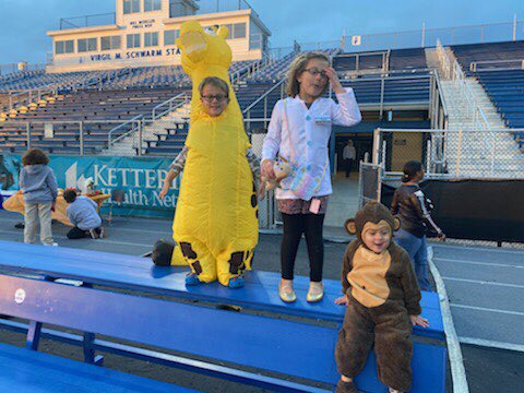 Coach_Dole's tweet photo. Awesome night at the Schwarm, track or treat. Thank you to @BigBlue_SC and @bigbluenhs  for hosting this great event. https://t.co/U9iIgztHpF