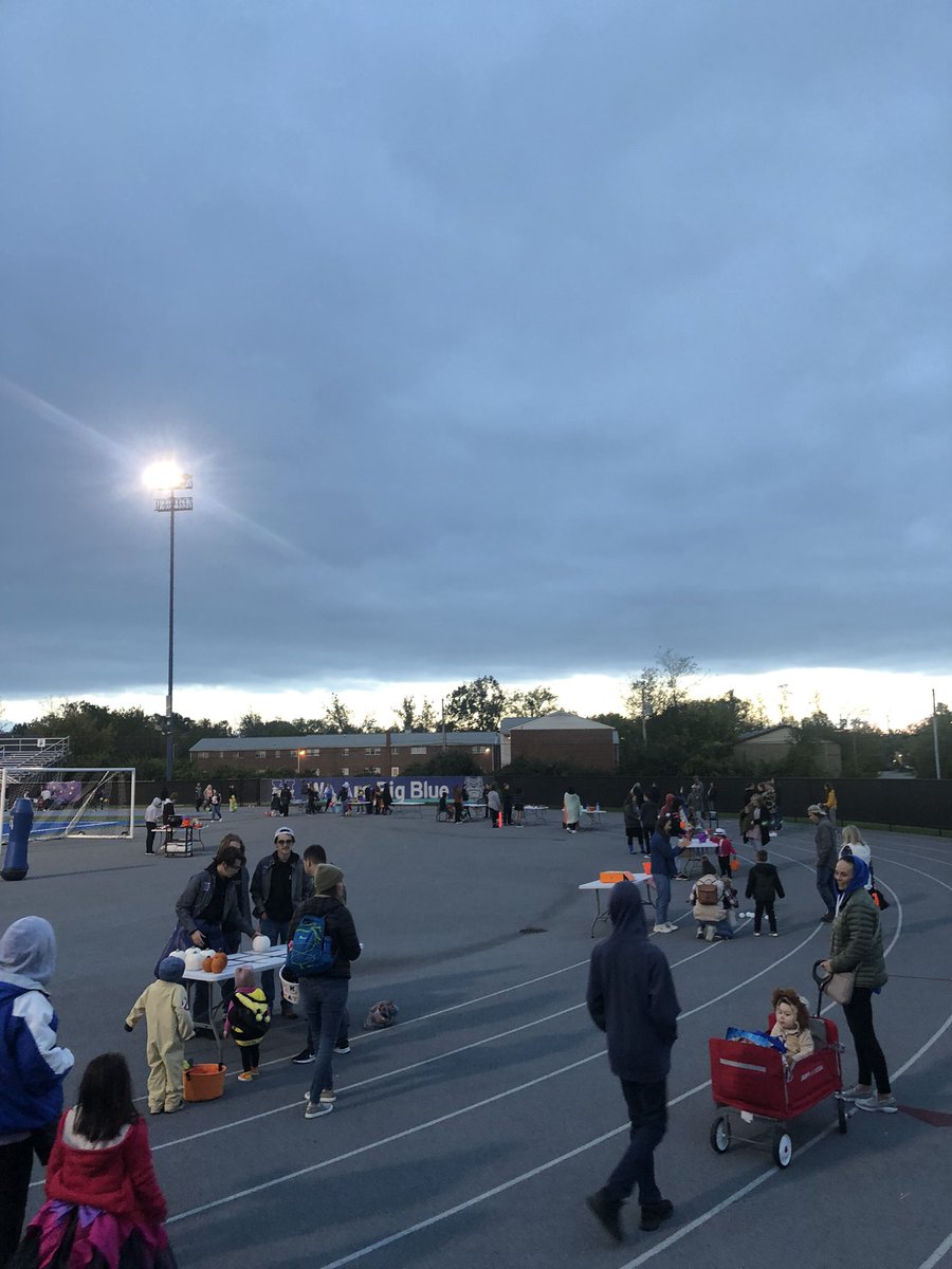 Coach_Dole's tweet photo. Awesome night at the Schwarm, track or treat. Thank you to @BigBlue_SC and @bigbluenhs  for hosting this great event. https://t.co/U9iIgztHpF