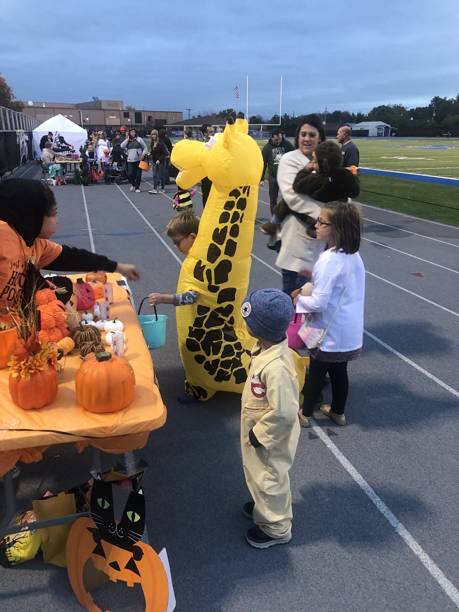 Coach_Dole's tweet photo. Awesome night at the Schwarm, track or treat. Thank you to @BigBlue_SC and @bigbluenhs  for hosting this great event. https://t.co/U9iIgztHpF