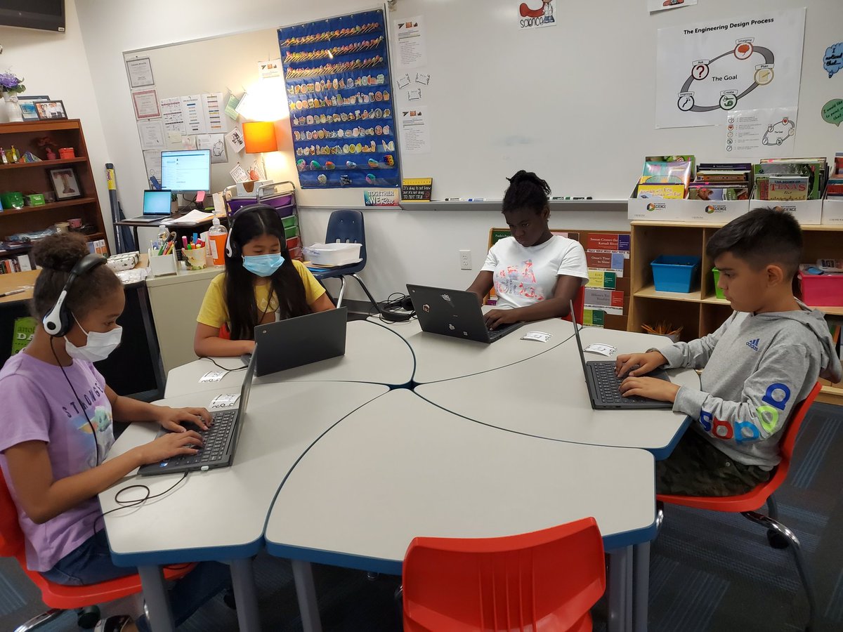 tranq084's tweet photo. Typing club is in full swing @BlantonBulldogs. Our students are working on speed and accuracy. Way to go! 💯🙌 @triciabadillo #TogetherWeRiseCFB #BlantonSTEM https://t.co/pixhaZSlPh