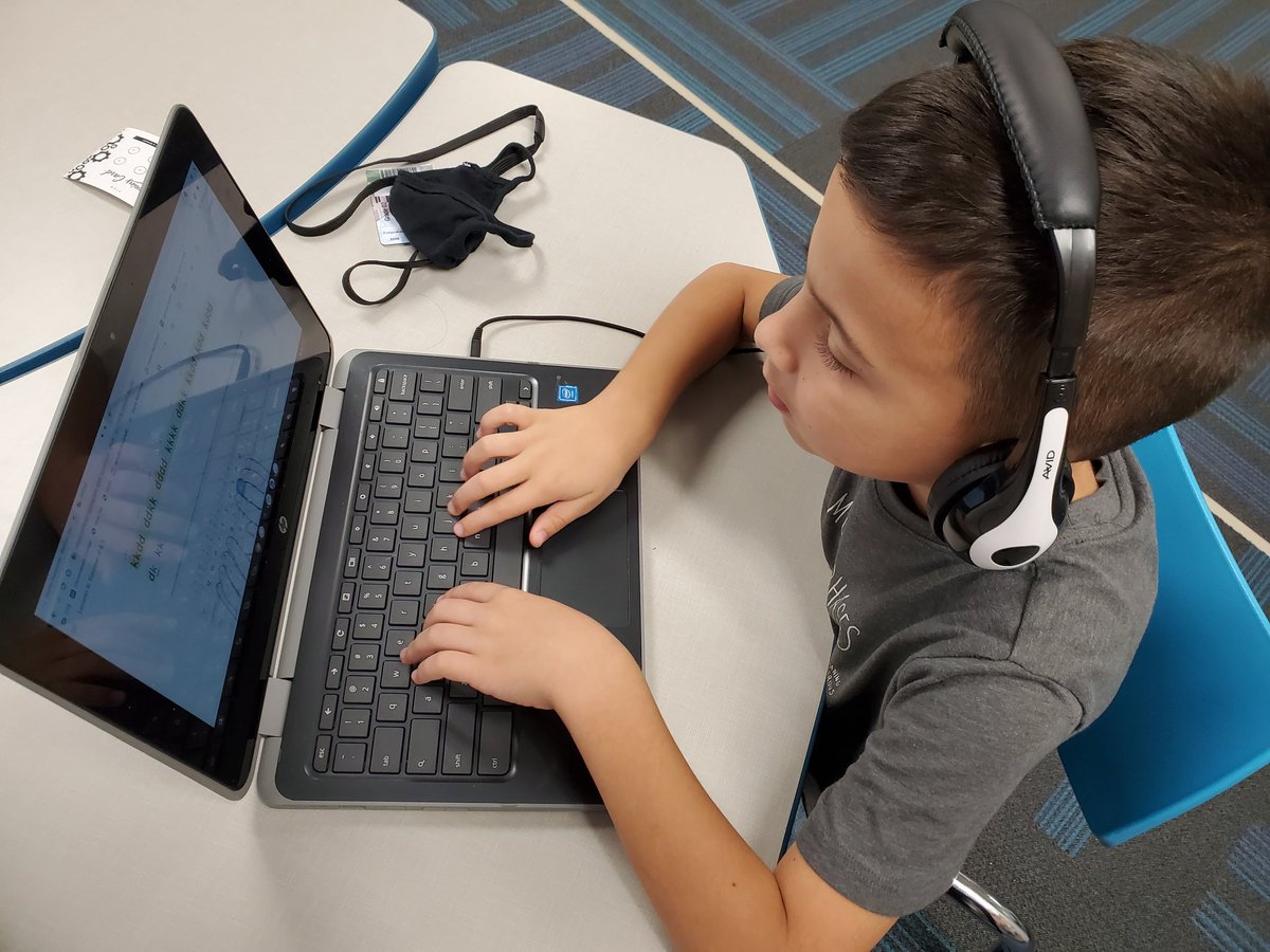 tranq084's tweet photo. Typing club is in full swing @BlantonBulldogs. Our students are working on speed and accuracy. Way to go! 💯🙌 @triciabadillo #TogetherWeRiseCFB #BlantonSTEM https://t.co/pixhaZSlPh