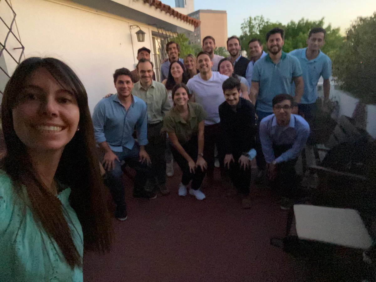 ViBatllista116's tweet photo. Nos juntamos a conversar sobre educación, la campaña de @noderogouy y a planificar las acciones a realizar antes de que termine el año. ¡No paramos! 💪🏼 Y aprovechamos la terraza para bancar este calor 🌹 https://t.co/uKHdc72Pjr