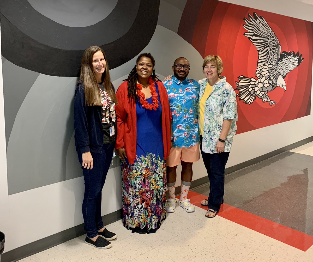 Hendrick_Hawks's tweet image. “Lei”ing off drugs with our 🌴 theme at Hendrick #RedRibbonWeek #PISDDedicatedToCaring @Plano_Schools @Planocounselors