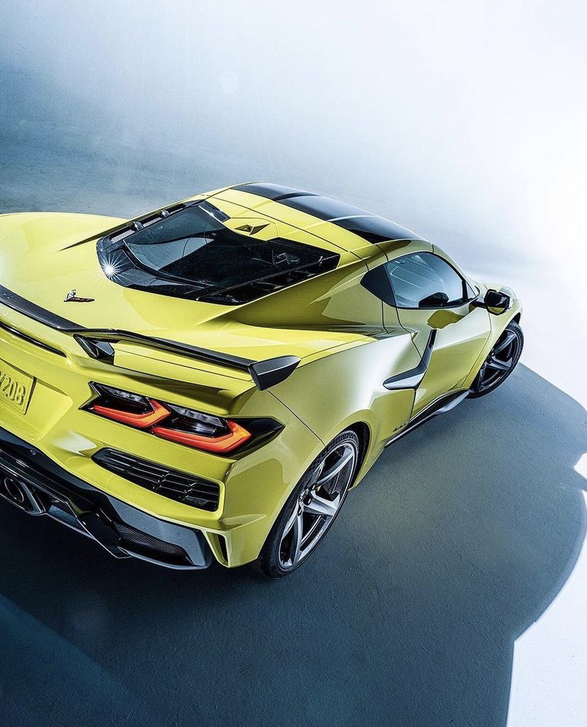 LuxuryCars365's tweet photo. New 2023 Corvette Z06 🔥 https://t.co/rY4yLl1Y4X