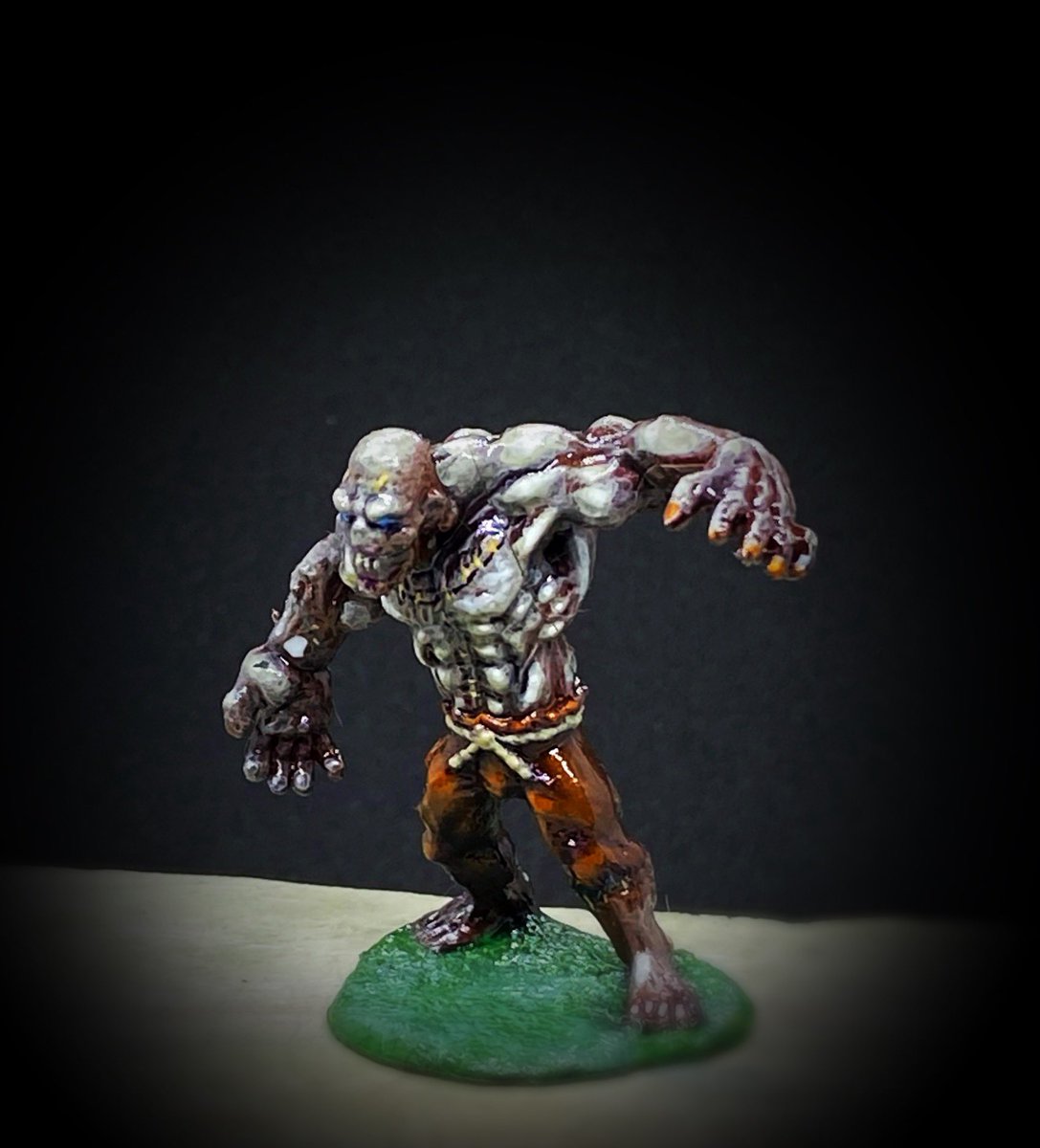 minipainty's tweet photo. For sale on my #etsy 
Link in bio!
#Halloween 
#dungeonsanddragons 
#dnd
#golem
#ravenloft https://t.co/Knaeo6cJIt