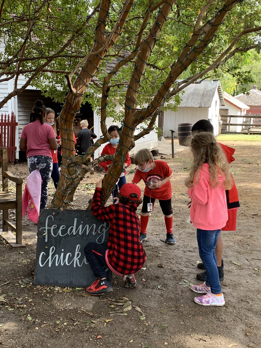 MsBrownTeach's tweet photo. Field trip fun! https://t.co/NVY3BnSg7I