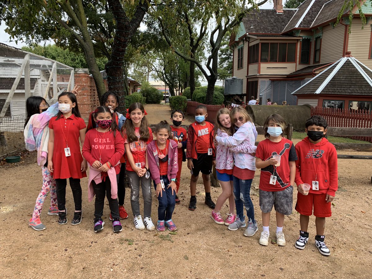 MsBrownTeach's tweet photo. Field trip fun! https://t.co/NVY3BnSg7I