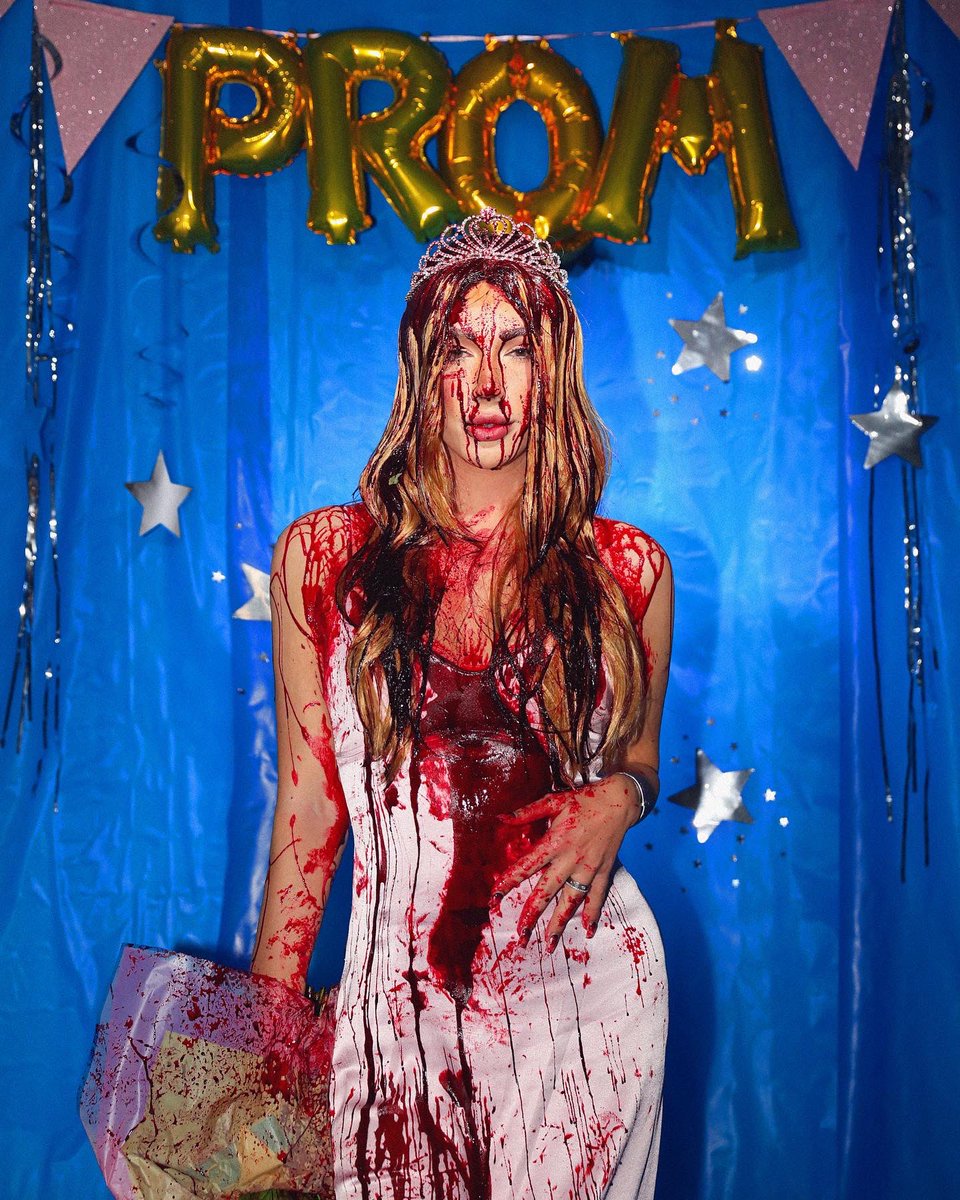 jamescharles's tweet photo. CARRIE (1976) https://t.co/dOTcKKvT2q