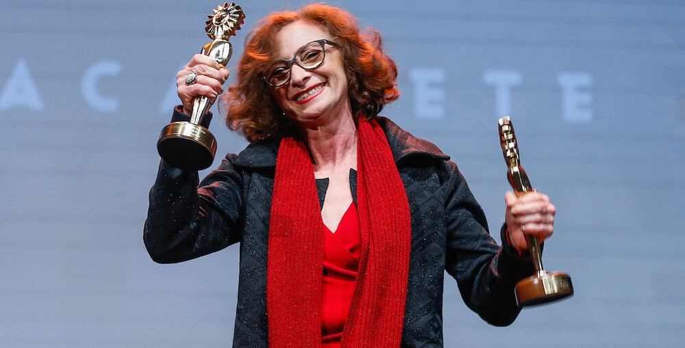 oxentepipoca's tweet photo. Hoje (27) é o aniversário da talentosa Marcélia Cartaxo. A atriz paraibana, que concorre ao Grande Prêmio do Cinema Brasileiro por seu papel em 'Pacarrete', completa 58 anos. É também detentora de um 'Urso de Prata', prêmio vencido no festival internacional de Berlim em 1986. 🥳 https://t.co/qaJL9eh8N8