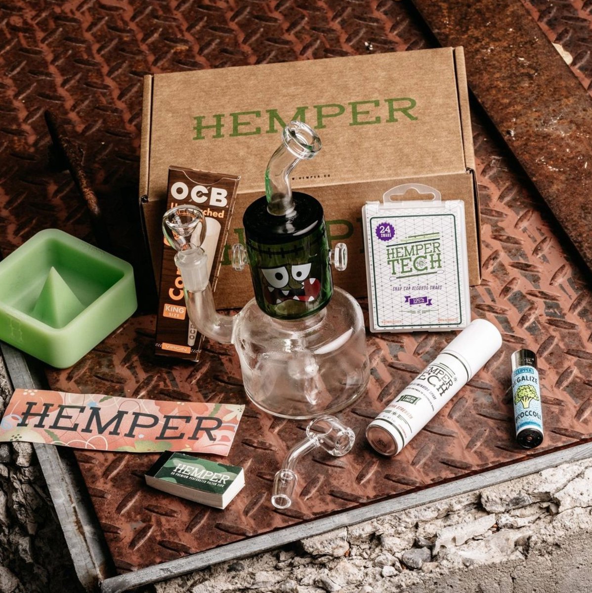 PixelBong's tweet photo. Giveaway Time! 🎉

We Teamed Up With @hemperco To Giveaway An 
IRL Dankenstein Halloween Box Alongside Our 
1/1 PixelBong x Dankenstein NFT! 👻🎃

Winners TBD 10/31

How To Enter:
1. Follow @PixelBong 
2. Follow @hemperco 
3. Like &amp; Retweet This Post &amp; Tag 3 #NFTokers

Good Luck! https://t.co/zO8MfF6mNu